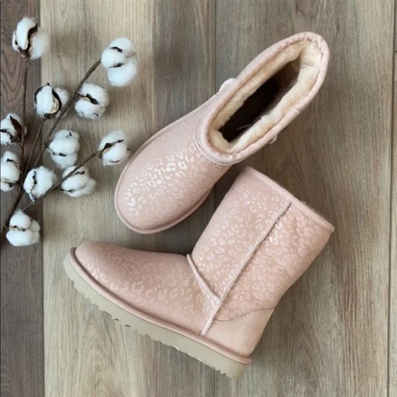 🌿UGG🌿CLASSIC SNOW LEOPARD BOOTS - Picture 12 of 15